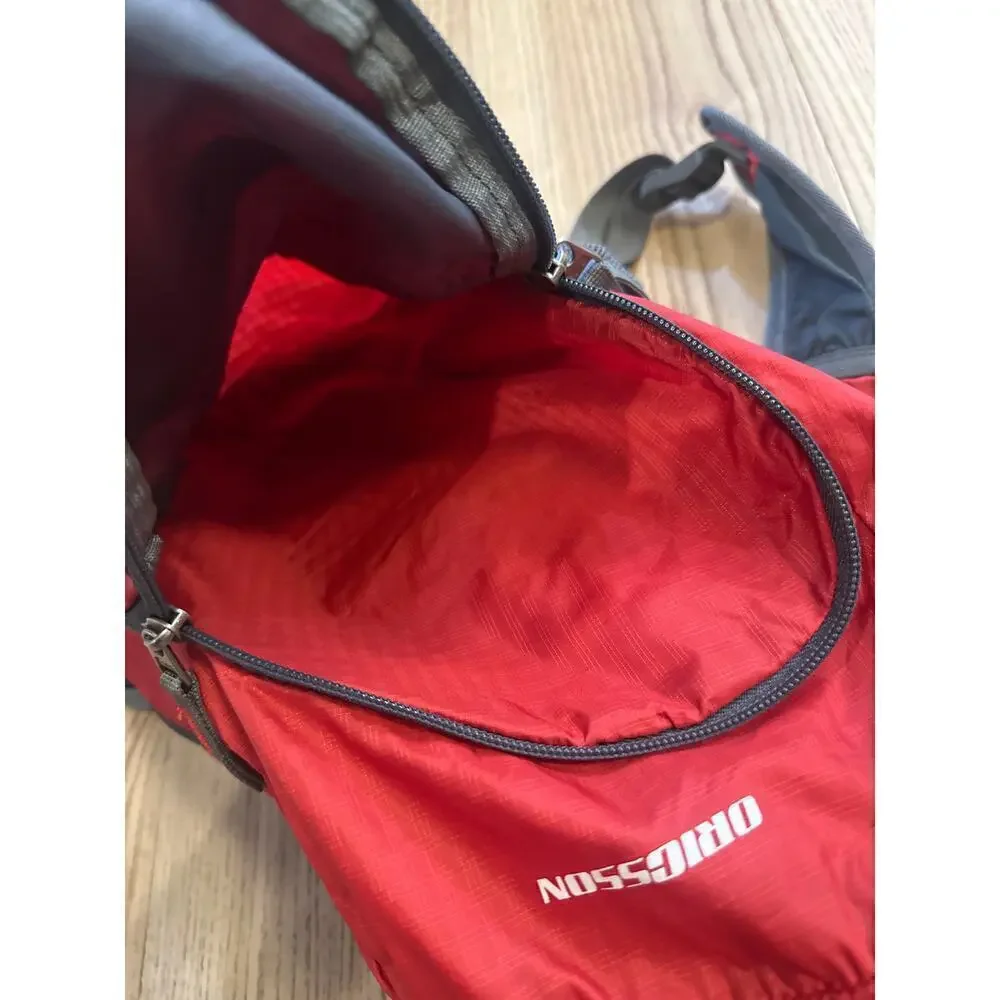Oricsson Backpack/Daypack Red Lightweight Exterior Zip Pocket and Side Pocket